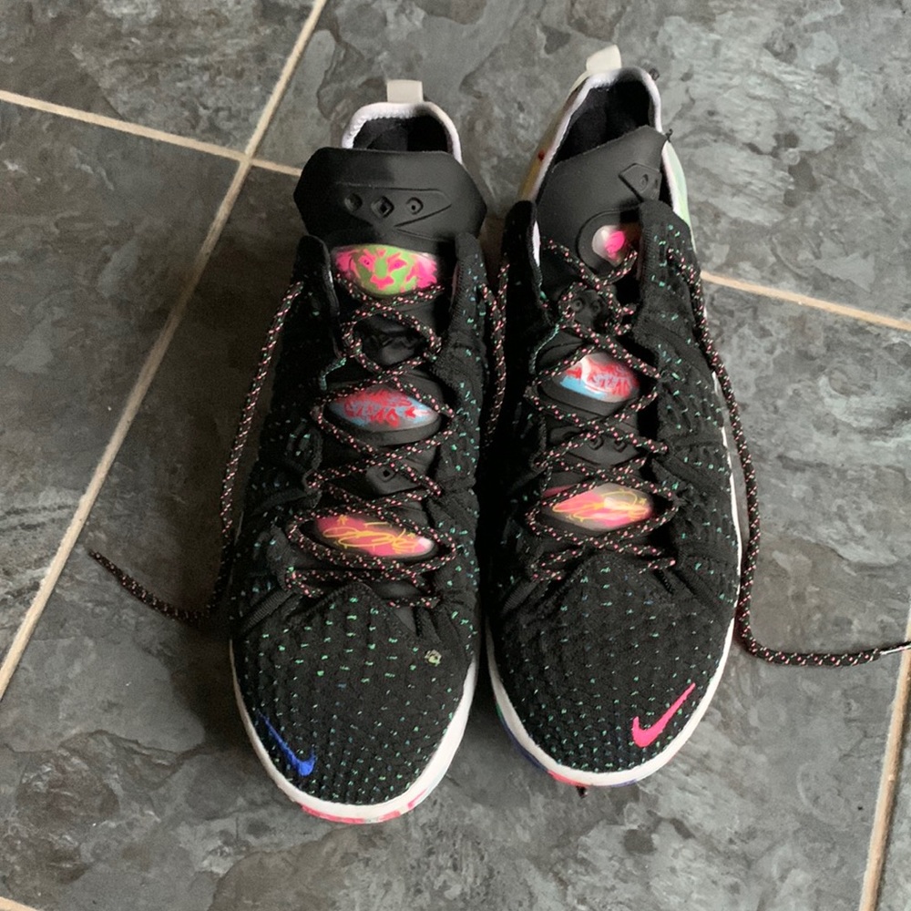 Nike LeBron 18 GS James Gang